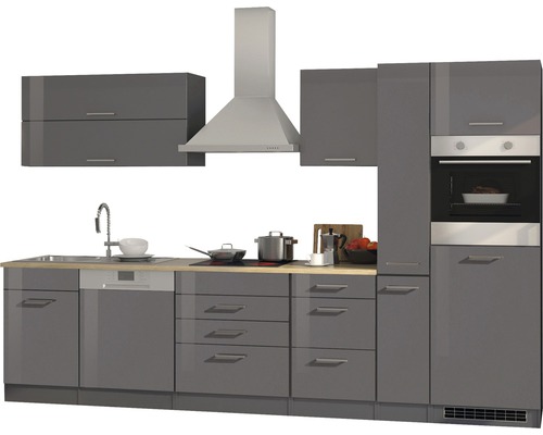 Cuisine grise avec évier, cuisinière, hotte aspirante et four