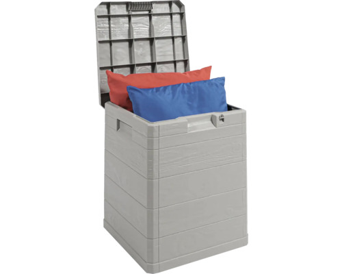 Graue Aufbewahrungsbox mit geöffnetem Deckel und zwei Kissen