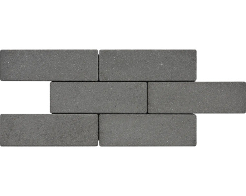 Graue Pflastersteine im Mauerverband