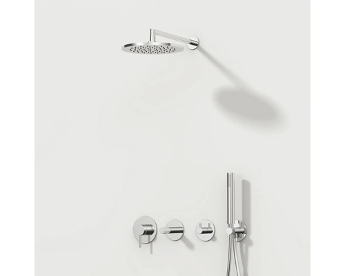 Système de douche apparent avec douche de tête, douchette à main et robinetterie pour la salle de bains.