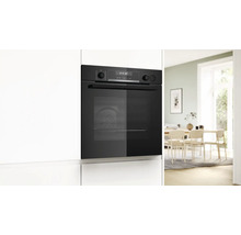 Four encastrable dans une cuisine moderne