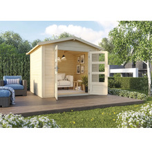 Abri de jardin en bois avec portes ouvertes sur une terrasse