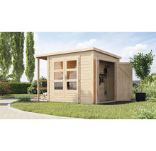 Holzgartenhaus mit Fenstertüren und geöffneter Seitentür im Garten