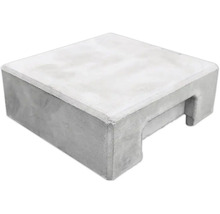 Bordure de trottoir en béton avec évidement