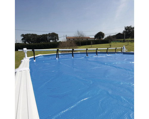 Couverture de piscine gonflable avec enrouleur pour piscines hors sol dans le jardin