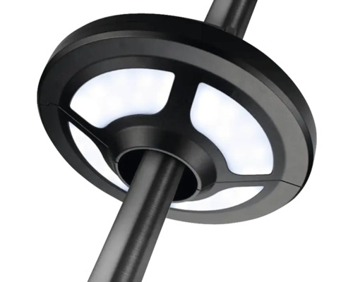 Detailaufnahme einer runden Aussenleuchte an einem Mast