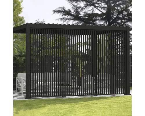 Pergola à lames verticales dans le jardin