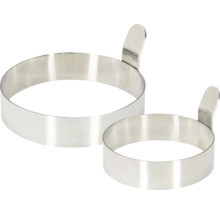 Deux cercles à œufs en métal avec poignée