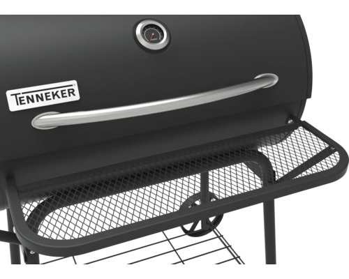 Vue détaillée du barbecue à charbon de bois Tenneker avec affichage de la température, poignée et grille de rangement