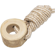 Anneau en bois avec corde