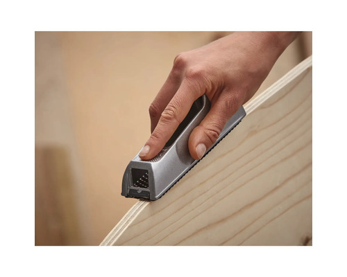 Bündigfräser in Verwendung auf Holz