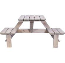 Gartentisch aus Holz mit Sitzbänken