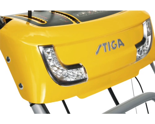 Detailansicht einer Schneefräse mit Stiga Logo