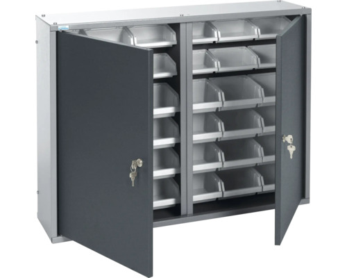 Armoire à portes battantes ouverte avec étagères et bacs transparents pour fournitures d''atelier