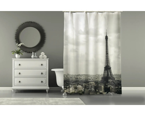 Badezimmer mit Kommode, Spiegel und Duschvorhang mit Eiffelturm-Motiv