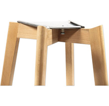 Hocker aus Holz mit Metallbefestigung