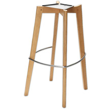 Hocker aus Holz mit Fussstütze