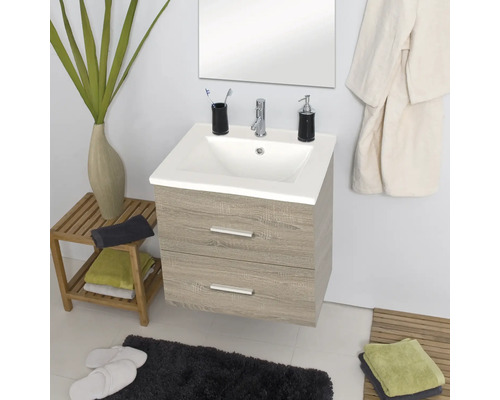 Salle de bains avec meuble sous-lavabo, miroir et accessoires pour une ambiance élégante
