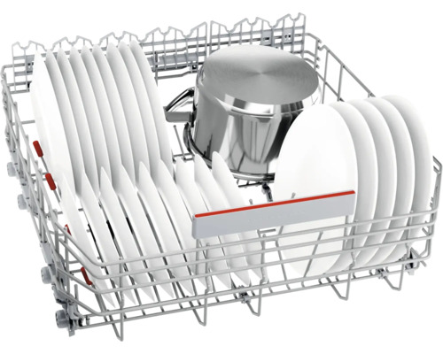 Panier supérieur de lave-vaisselle avec vaisselle et casserole