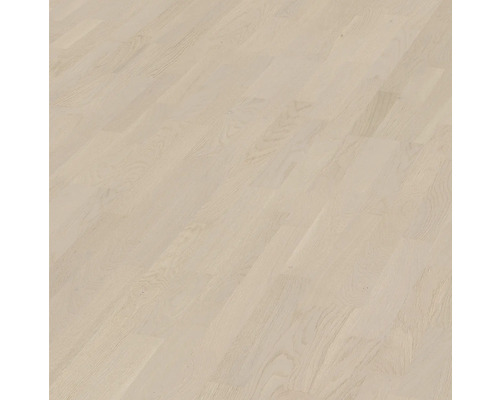 Plancher en bois clair avec grain naturel.