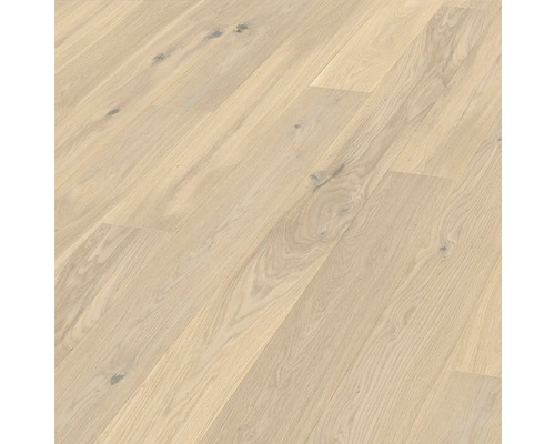 Heller Holzbodenbelag mit Maserung
