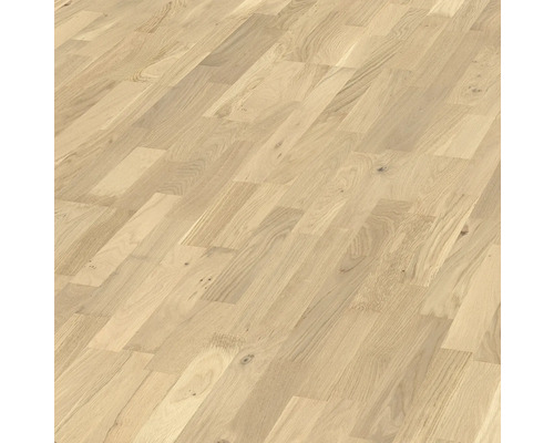Parquet clair en chêne à motif en chevrons