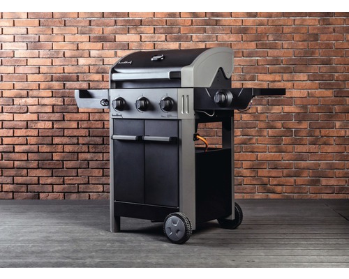 Barbecue à gaz avec quatre brûleurs, étagères latérales et meuble bas