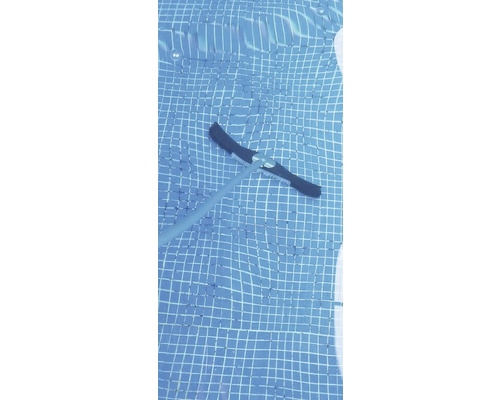 Poolreiniger unter Wasser