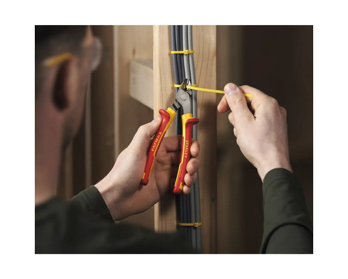 Stanley Fatmax Seitenschneider schneidet Kabelbinder