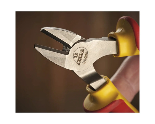 Seitenschneider aus Metall mit Kunststoffgriffen