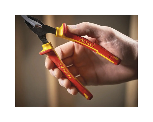 Stanley Fatmax Seitenschneider zum Schneiden eines Kabels