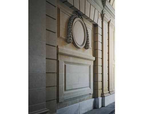 Détail d''une façade avec décor ovale et ornementation rectangulaire