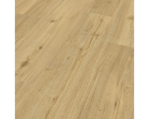 Gros plan d''un sol stratifié posé avec un aspect bois.