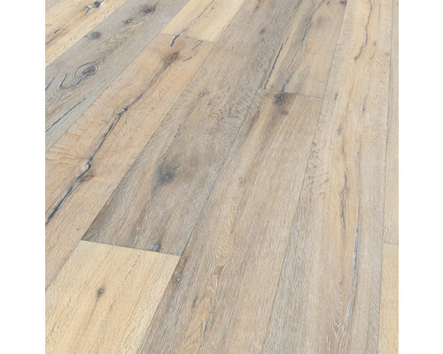 Nahaufnahme von verlegtem Parkettboden.