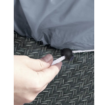 Detailaufnahme einer Schutzhülle mit Kordelzug zur Befestigung.