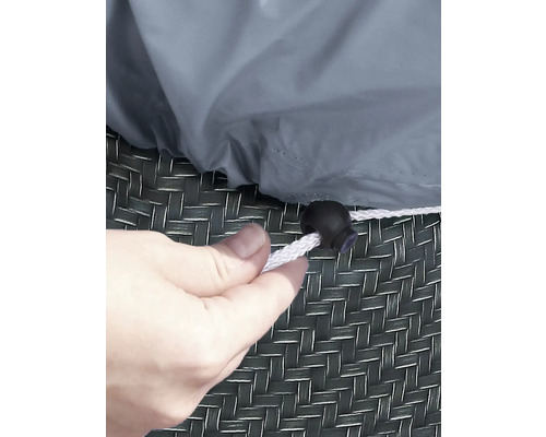 Detailaufnahme einer Schutzhülle mit Kordelzug zur Befestigung.