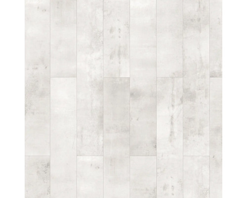 Helle Bodenfliesen im Holzplankenformat