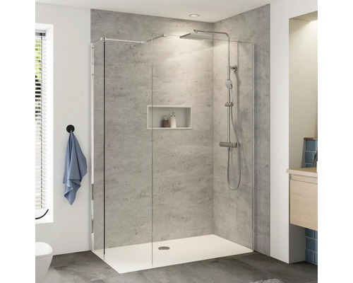 Élément en verre Breuer Panorama 2 chrome DualPlus 100/50 cm 3457005070265 Douche à l''italienne avec paroi en verre, pomme de douche et compartiment de rangement dans un environnement de salle de bain lumineux.