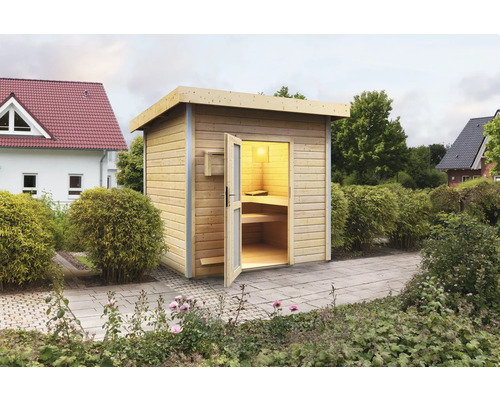 Chalet sauna Karibu Opal 4 sans poêle, avec portes en bois avec verre opale Sauna en bois dans le jardin avec porte ouverte et intérieur
