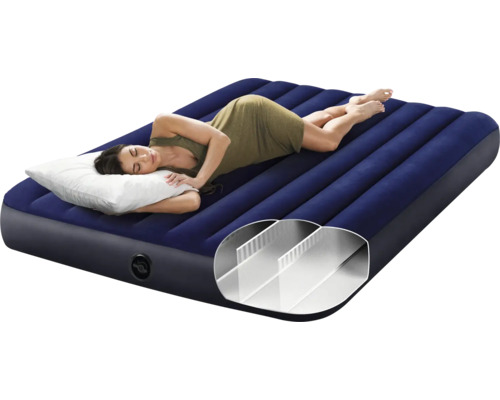 Matelas pneumatique avec personne endormie et vue en coupe de la structure interne