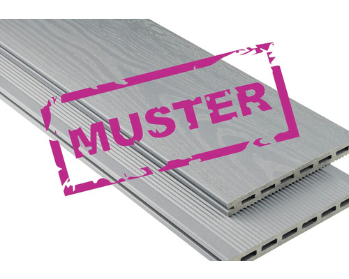Handmuster zu Konsta WPC Terrassendiele Extenso Hohlkammerprofil strukturiert mattiert 20x190 mm hellgrau Échantillon de lames de terrasse en WPC avec structure bois