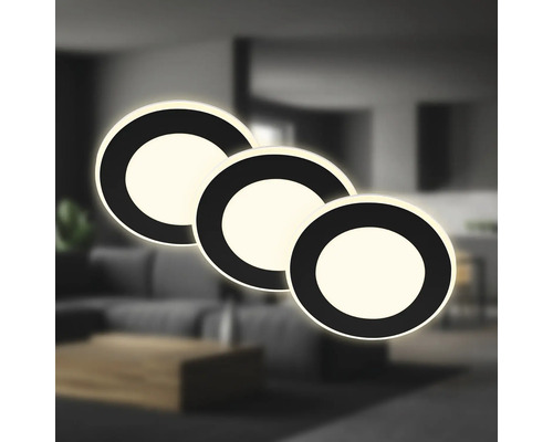 Drei runde LED-Deckenleuchten in einem modernen Wohnraum.