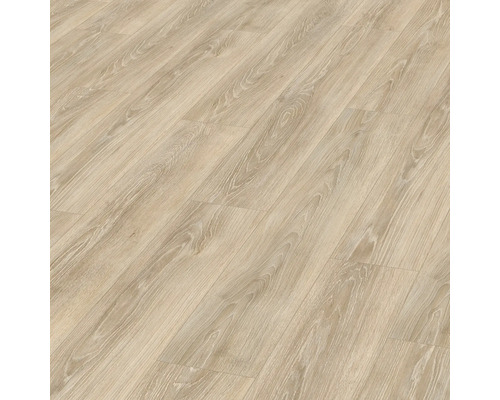 Helles Laminat mit Holzstruktur verlegt
