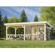 Pavillon de jardin en bois avec portes coulissantes en verre, terrasse et mobilier dans le jardin