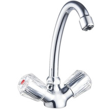 Wasserhahn aus Metall mit zwei Griffen für die Temperatureinstellung