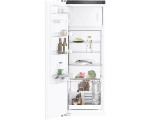 V-ZUG Cooler V2000 152FGI Einbau Kühlschrank mit Gefrierfach BxHxT 54.8x152.1x54.8 cm Türanschlag links 5115200001 Geöffneter Kühlschrank mit Lebensmitteln