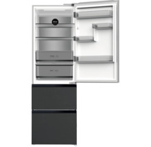 Geöffneter Kühlschrank mit No Frost Funktion und Gemüseschublade