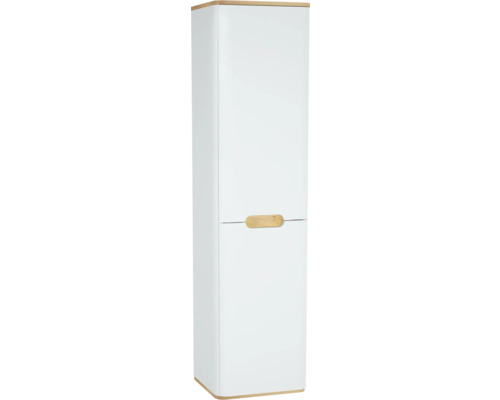 Weisser Hochschrank mit Holzgriffen
