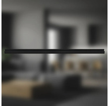 Rail mural noir pour la fixation de panneaux muraux.