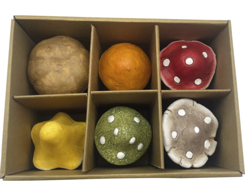 Pions décoratifs dans un emballage en carton